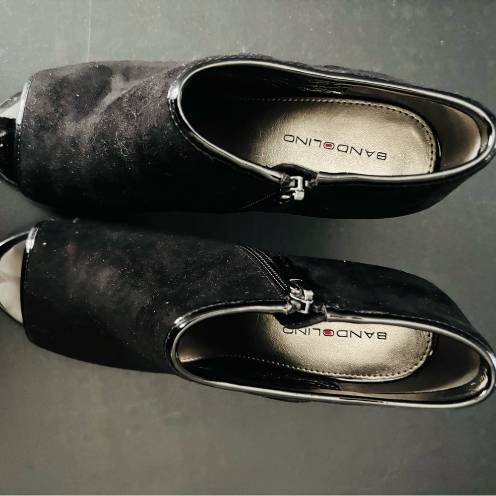 Bandolino Black Ankle Booties with Sleek Design